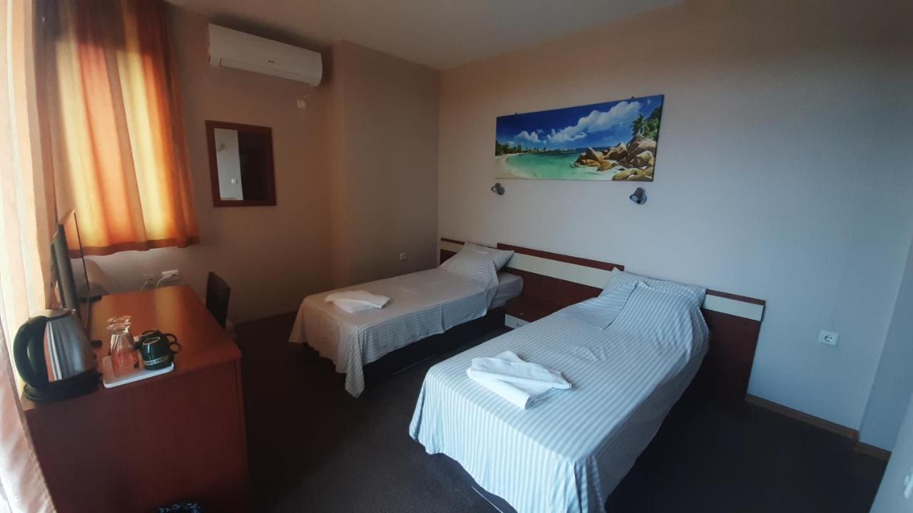 Family Hotel Favourite 奥布佐尔 外观 照片